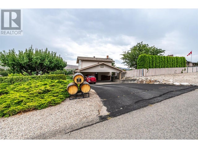 567 Lakeview Place - Oliver House for Sale, 3 Bedrooms (10356664)