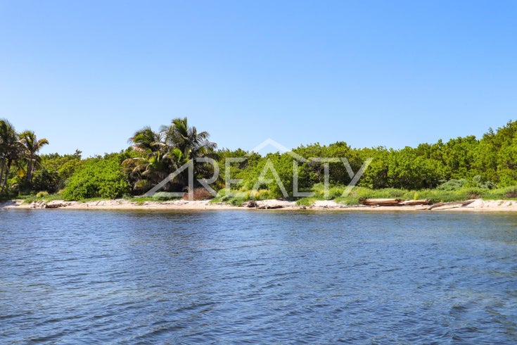 Uber Exclusive Beachfront Acreage - Cockroach Bay Land for sale
