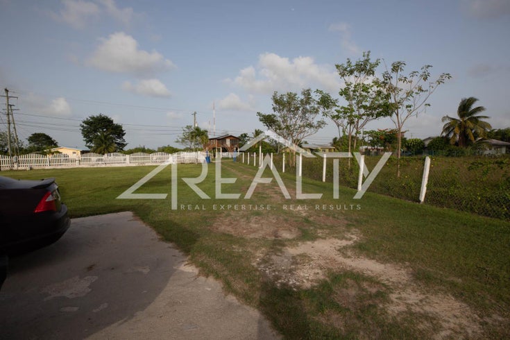 Grand 4-bedroom Bungalow Home Lake Gardens - Belize District House for sale, 4 Bedrooms 