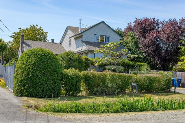 2825 Elk St - Na Departure Bay Single Family Residence for Sale, 2 Bedrooms (1002860)