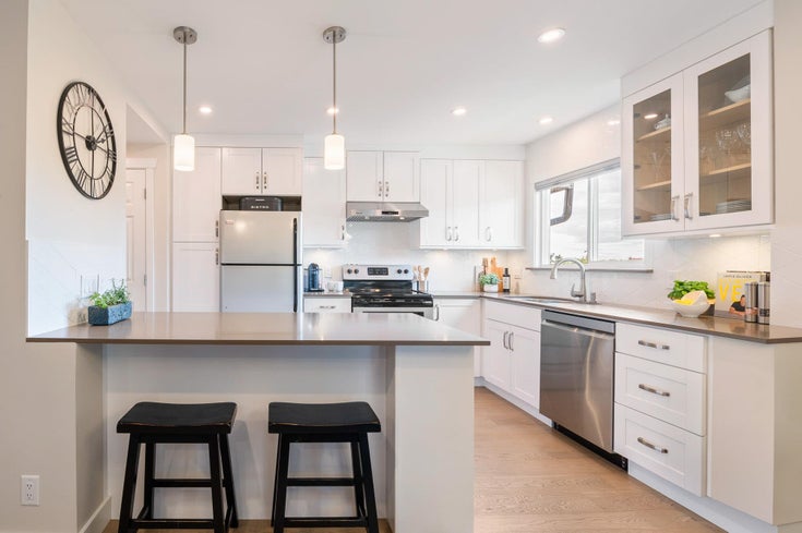 305 - 1390 Martin Street - White Rock Apartment/Condo for Sale, 2 Bedrooms (R3053529)