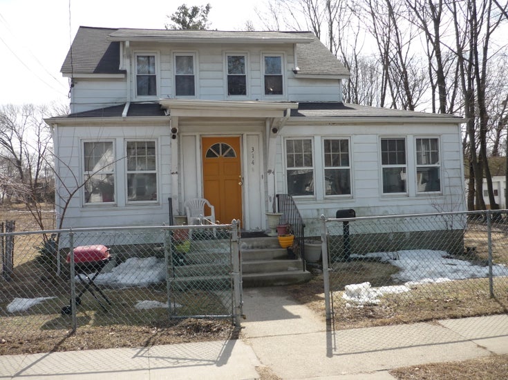 314 E, Clinton Ave. Roosevelt NY 11575 - 2000 House