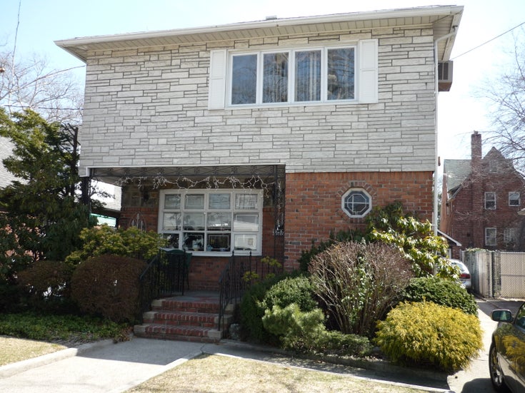 184-14 Hilburn Ave. St. Albans NY 11412 - 2000 House