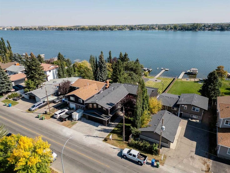692 West Chestermere Drive  - CHWCD Detached for Sale, 4 Bedrooms (A2258137)