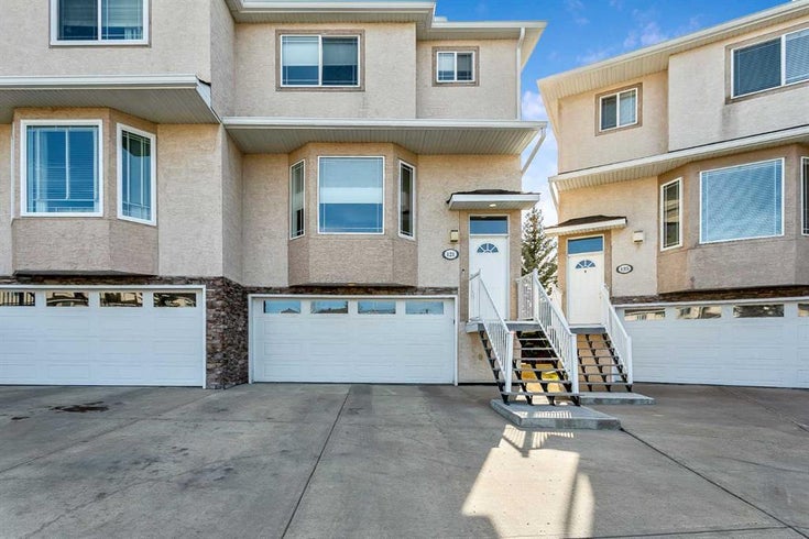 121 Country Hills Gardens NW - Country Hills Row/Townhouse, 3 Bedrooms (A2198652)