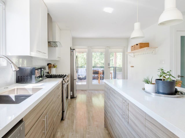 3673 Hoskins Road - Lynn Valley Single Family Residence, 5 Bedrooms (R3022292)