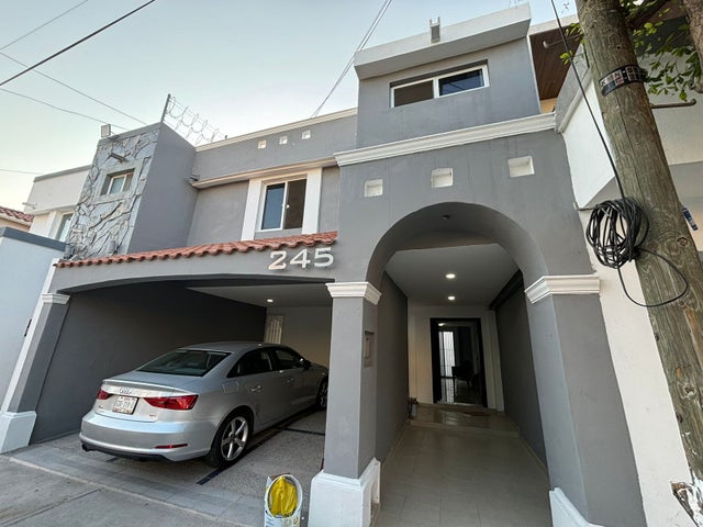 PRIV. LAS CONCHAS 245 JARDINES DEL TOREO - JARDINES DEL TOREO House for sale, 3 Bedrooms 