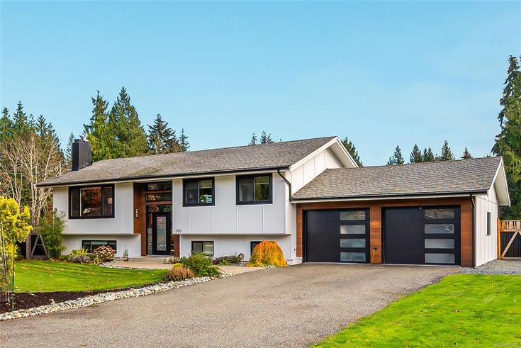 702 Garrett Rd - PQ Qualicum Beach Single Family Residence, 4 Bedrooms (980232)