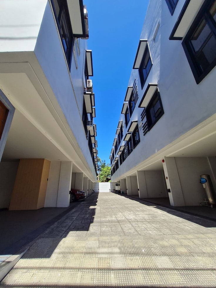 12 Townhomes