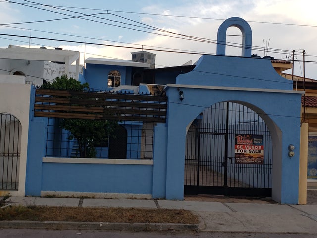 TERCERA LUNA $176,000 USD - Frac. Pueblo Nuevo House for sale, 4 Bedrooms 