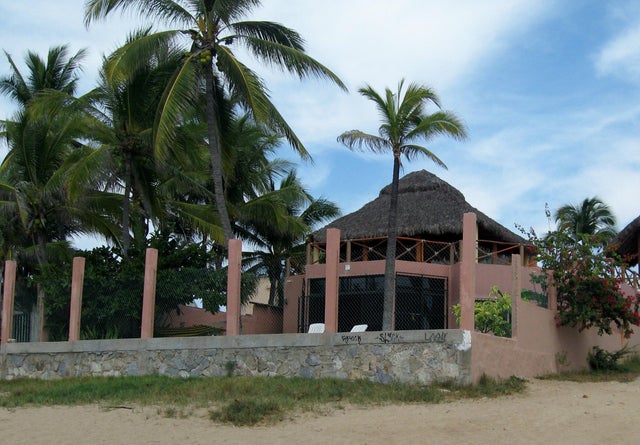 Exquisite Beach House $3,800 US dollars weekly rate - Melaque House for sale, 3 Bedrooms 
