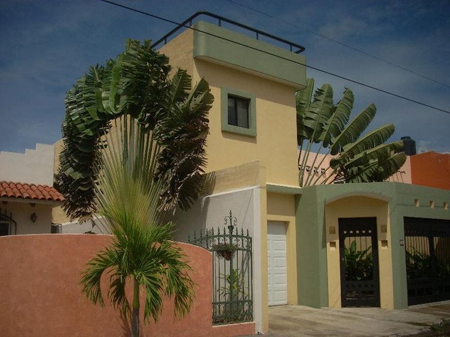 Casa Bonita $800 US dollars weekly rate - Fraccionamiento Pueblo Nuevo (Barra De Navidad) House for sale, 2 Bedrooms 