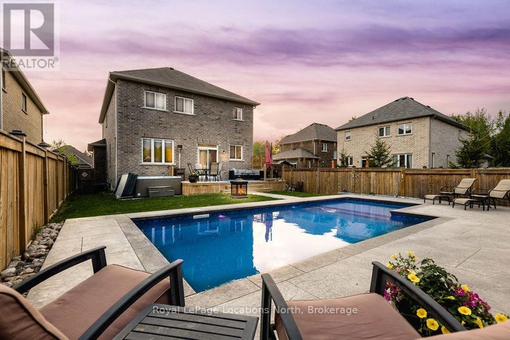 13 ACADEMY AVENUE - Wasaga Beach House for Sale, 4 Bedrooms (S12163660)
