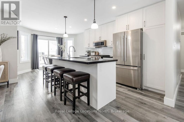 1 TIMBERLAND CRESCENT - Wasaga Beach House for Sale, 5 Bedrooms (S12314927)