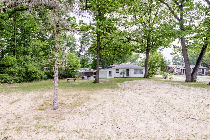38 Laidlaw Street - Wasaga Beach Single Family for Rent, 3 Bedrooms 