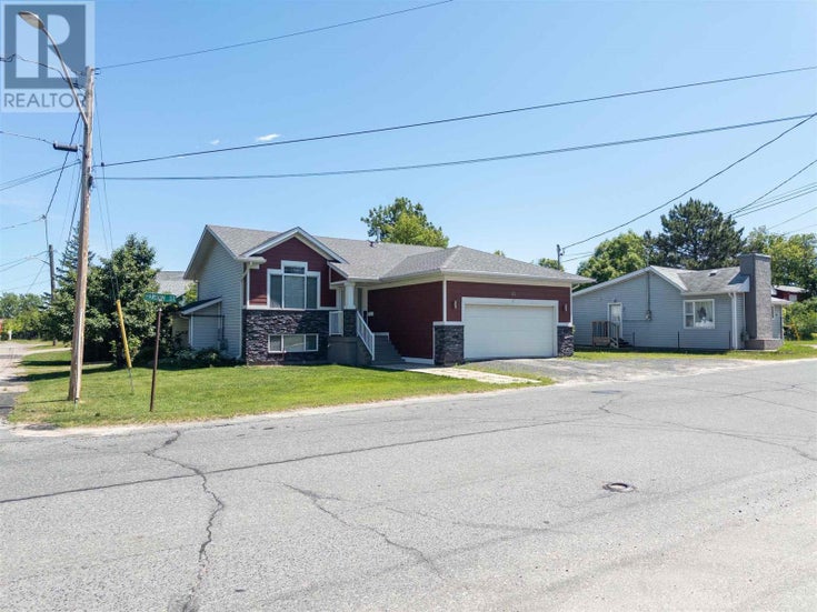 45 Parsons Street - Kenora for Sale, 5 Bedrooms (TB251932)