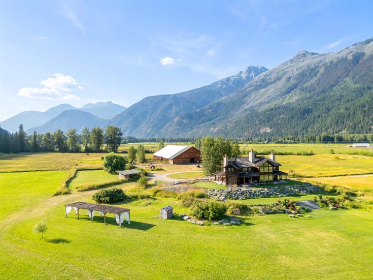 9115 Pemberton Meadows Road - Pemberton Meadows Single Family Residence for Sale, 5 Bedrooms (R3052369)