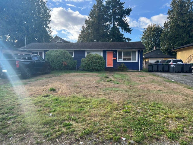 14050 - 14052 103 Avenue - Whalley Duplex for Sale, 4 Bedrooms (R3052261)