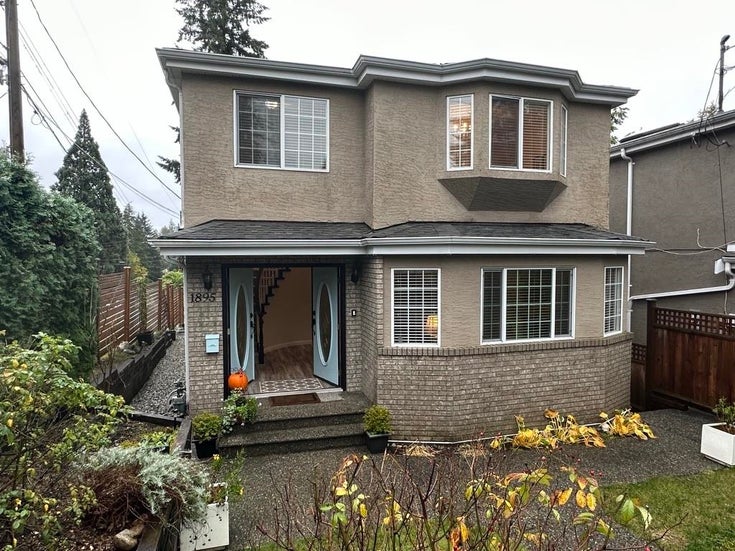 1895 WESTOVER ROAD - Lynn Valley Single Family Residence, 5 Bedrooms (R2826312)