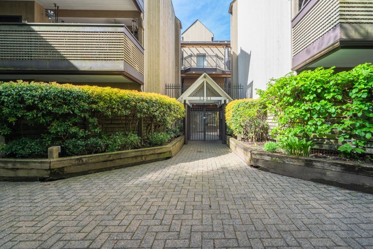 205-3191 Mountain Highway - Lynn Valley Apartment/Condo, 2 Bedrooms 