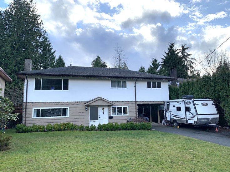 895 Ross Road - Lynn Valley Single Family Residence, 5 Bedrooms 