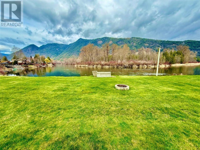 1413 Silver Sands Road - Sicamous House for Sale, 3 Bedrooms (10343158)