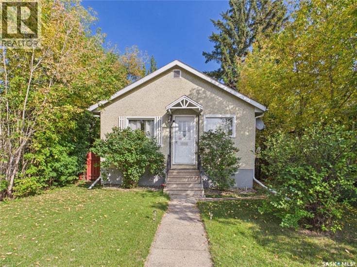 530 7th STREET E - Prince Albert House for Sale, 4 Bedrooms (SK018673)