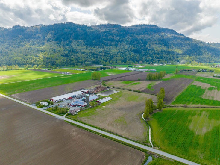 39464 WELLS LINE ROAD - Sumas Prairie House with Acreage for Sale, 3 Bedrooms (R2835095)