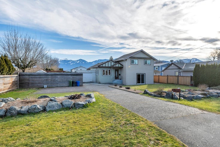 9450 Mcnaught Road - Chilliwack Proper East Single Family Residence for Sale, 3 Bedrooms (R3000009)