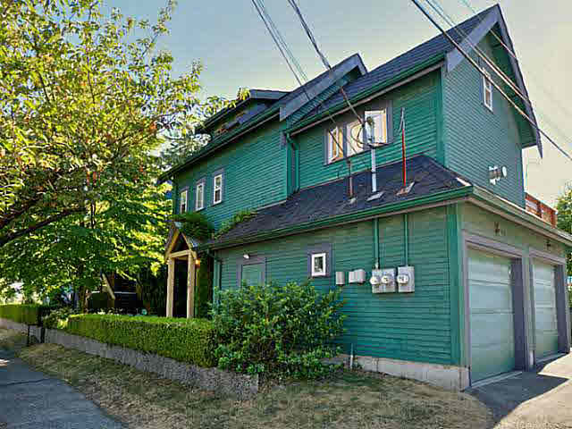 555 Vernon Drive - Strathcona Townhouse, 2 Bedrooms (V1130291)