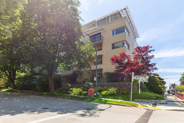 202 1972 ROBSON STREET - West End VW Apartment/Condo, 2 Bedrooms (R2892617)