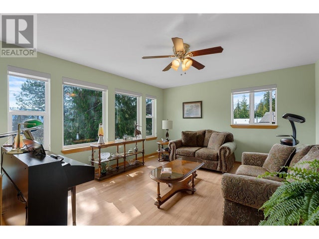 7451 Estate Drive - Anglemont House for Sale, 3 Bedrooms (10337817)