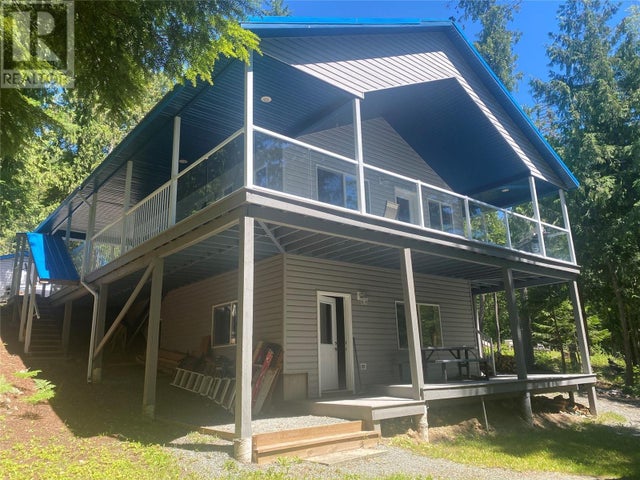 7316 Aspen Road - Anglemont House for Sale, 4 Bedrooms (10343521)