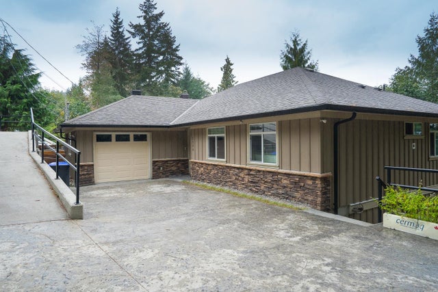 5886 Sandy Hook Road - Sechelt District Single Family Residence for Sale, 5 Bedrooms (R2960135)