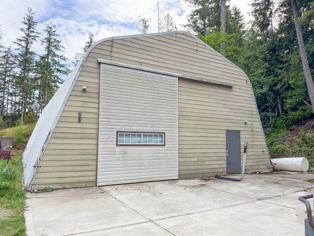 4904 Hotel Lake Road - Pender Harbour Egmont Single Family Residence for Sale, 3 Bedrooms (R3004064)