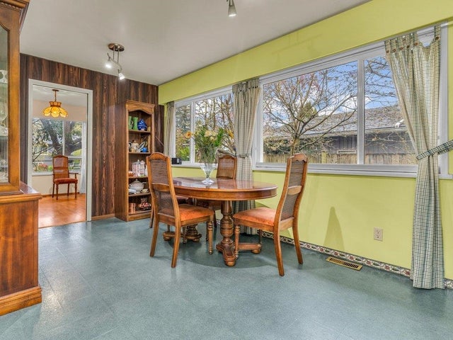 477 55 Street - Pebble Hill Single Family Residence for Sale, 5 Bedrooms (R2988880)
