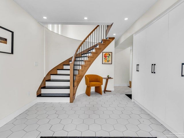 1636 Farrell Crescent - Beach Grove Single Family Residence for Sale, 5 Bedrooms (R3007706)