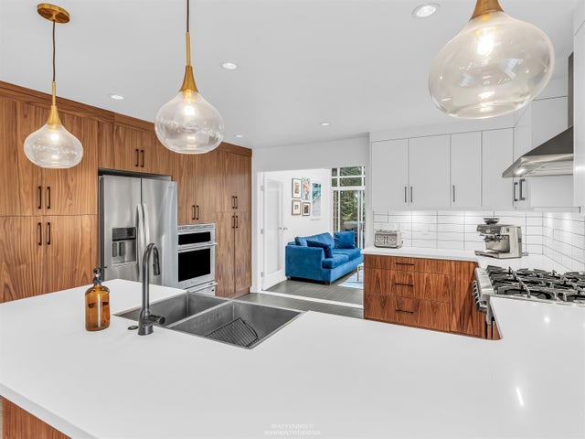 1636 Farrell Crescent - Beach Grove Single Family Residence for Sale, 5 Bedrooms (R3043010)