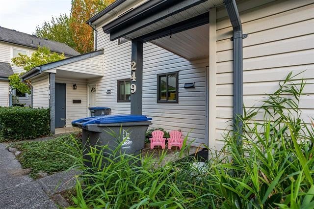 249 13604 67 AVENUE - East Newton Townhouse, 2 Bedrooms (R2728555)