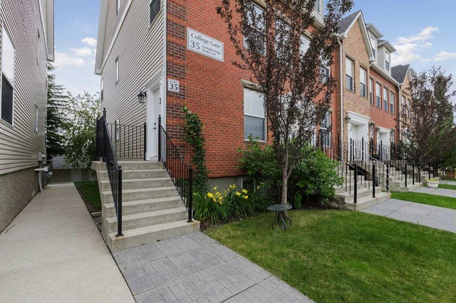 3, 35 Springborough Boulevard SW - Springbank Hill Row/Townhouse, 2 Bedrooms (A2244844)