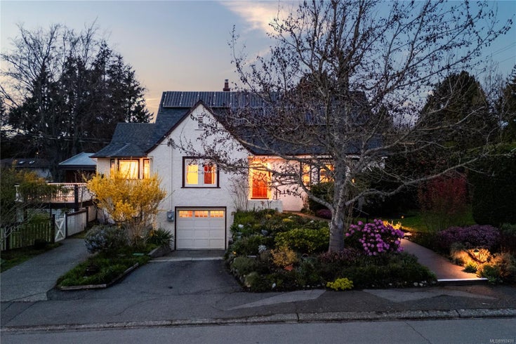 2812 Cadboro Bay Rd - OB North Oak Bay Single Family Residence for Sale, 5 Bedrooms (992431)