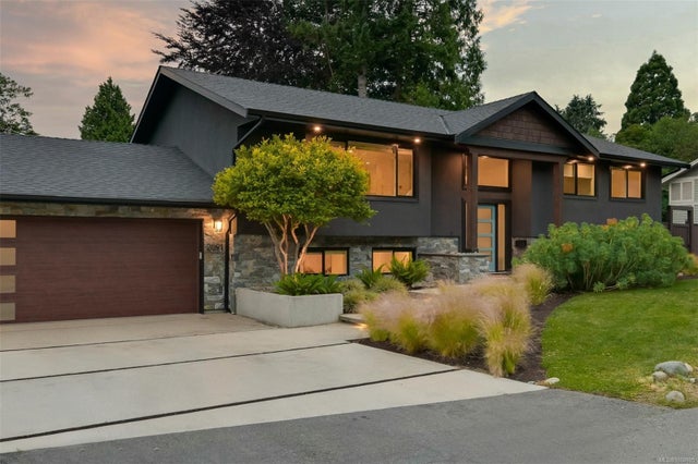 2091 Stonehewer Pl - OB South Oak Bay Single Family Residence for Sale, 5 Bedrooms (1004695)