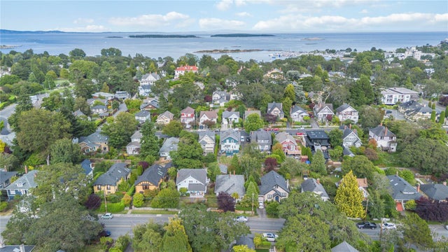 1579 Hampshire Rd - OB North Oak Bay Single Family Residence for Sale, 3 Bedrooms (1005081)