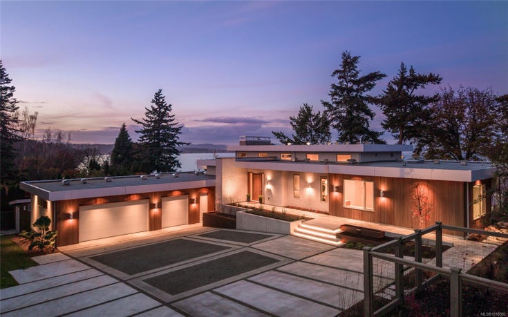 4570 Bissenden Pl - SE Gordon Head Single Family Residence for Sale, 4 Bedrooms (1018002)