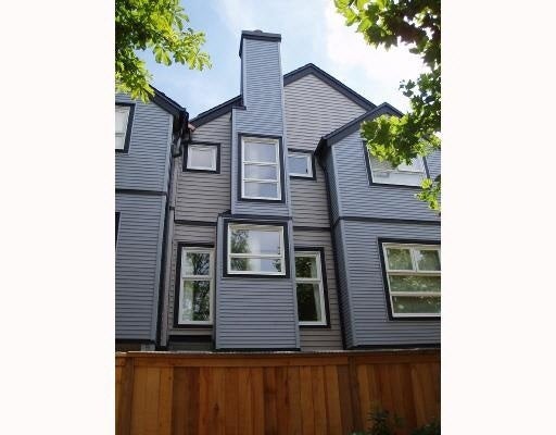 12 888 W 16th Avenue - Cambie Townhouse, 2 Bedrooms (V677015)