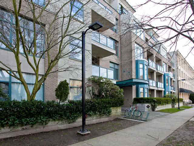 310 2028 W 11th Avenue - Kitsilano Apartment/Condo, 2 Bedrooms (V933934)