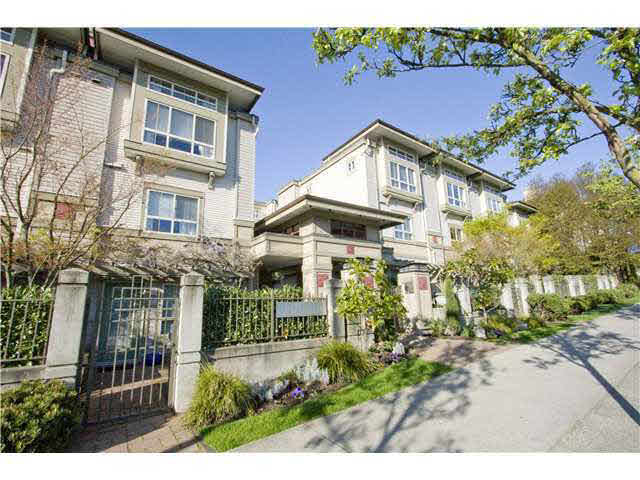 39 2375 W Broadway - Kitsilano Townhouse, 2 Bedrooms (V822337)