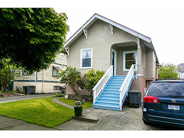 2076 E 35th Avenue - Victoria VE House/Single Family, 4 Bedrooms (V1064291)