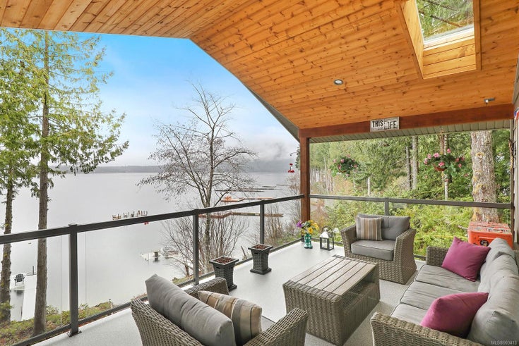 2304 South Lake Rd - PQ Qualicum North Single Family Residence for Sale, 3 Bedrooms (993413)