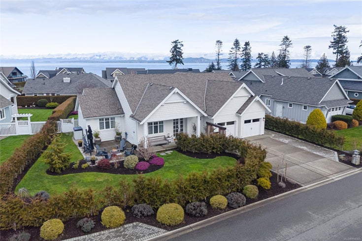 815 Bluffs Dr - PQ Qualicum Beach Single Family Residence for Sale, 3 Bedrooms (994065)